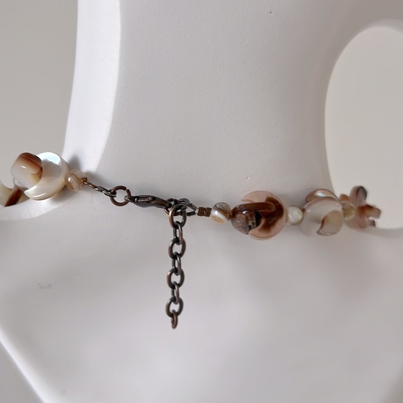 Newly Handmade Woman Necklace Shell with Moukite Beads - Picture 4 of 7